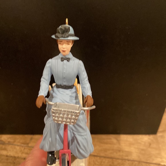 Hallmark Keepsake Ornament Wizard of Oz Miss Gulch - Picture 4 of 8